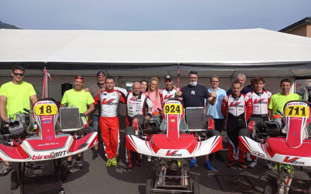 Evento sportivo con Kart da competizione al piazzale delle piscine