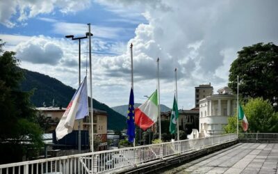 Bandiere a mezz’asta per Papa Francesco a Lumezzane