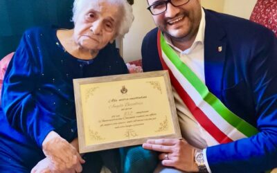 Auguri alla signora Angela per i suoi 102 anni