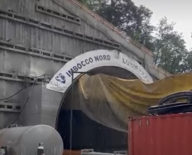 Prima storica esplosione nell’imbocco nord Lumezzane nella realizzazione della bretella autostradale